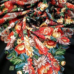 Цветочные бусы платок
