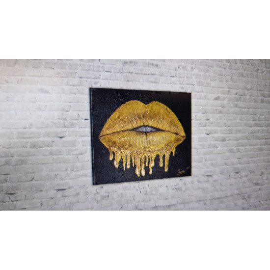 PICTURE OF GOLDEN LIPS